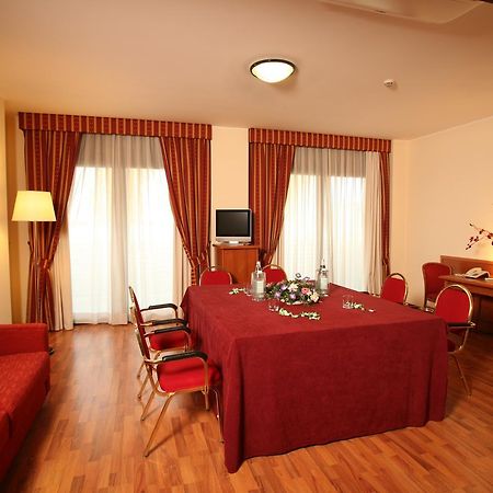 Hotel Executive Meeting & Events ウーディネ エクステリア 写真