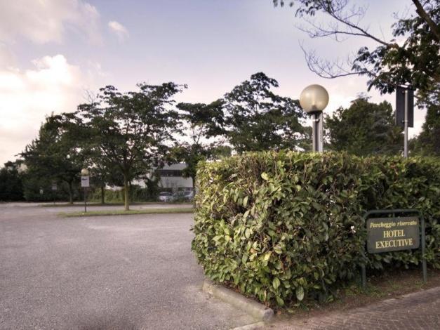 Hotel Executive Meeting & Events ウーディネ エクステリア 写真