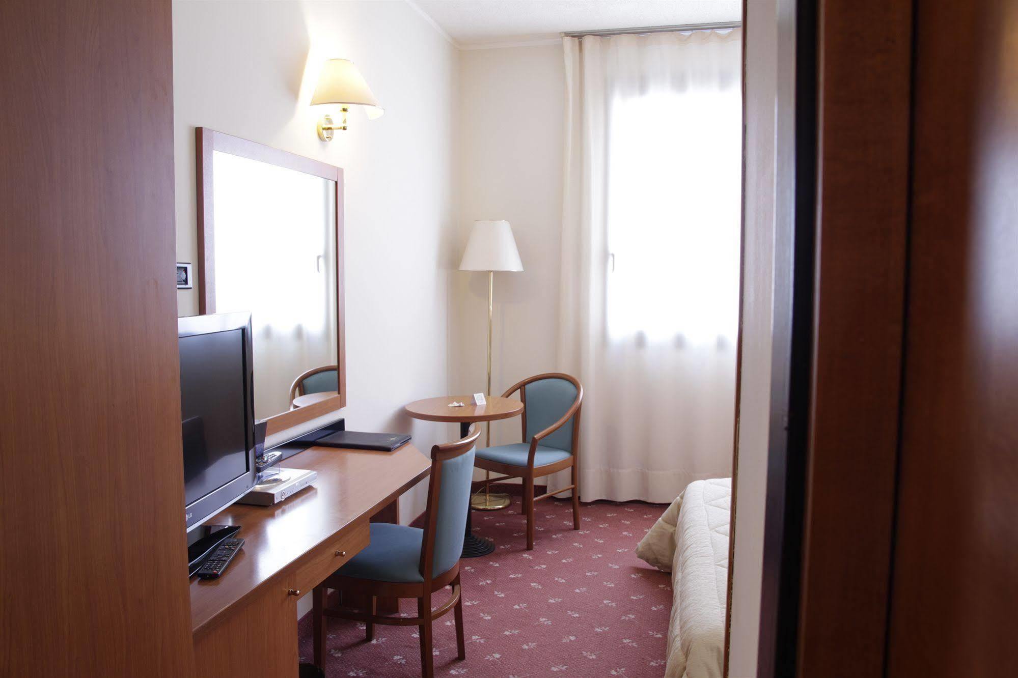 Hotel Executive Meeting & Events ウーディネ エクステリア 写真