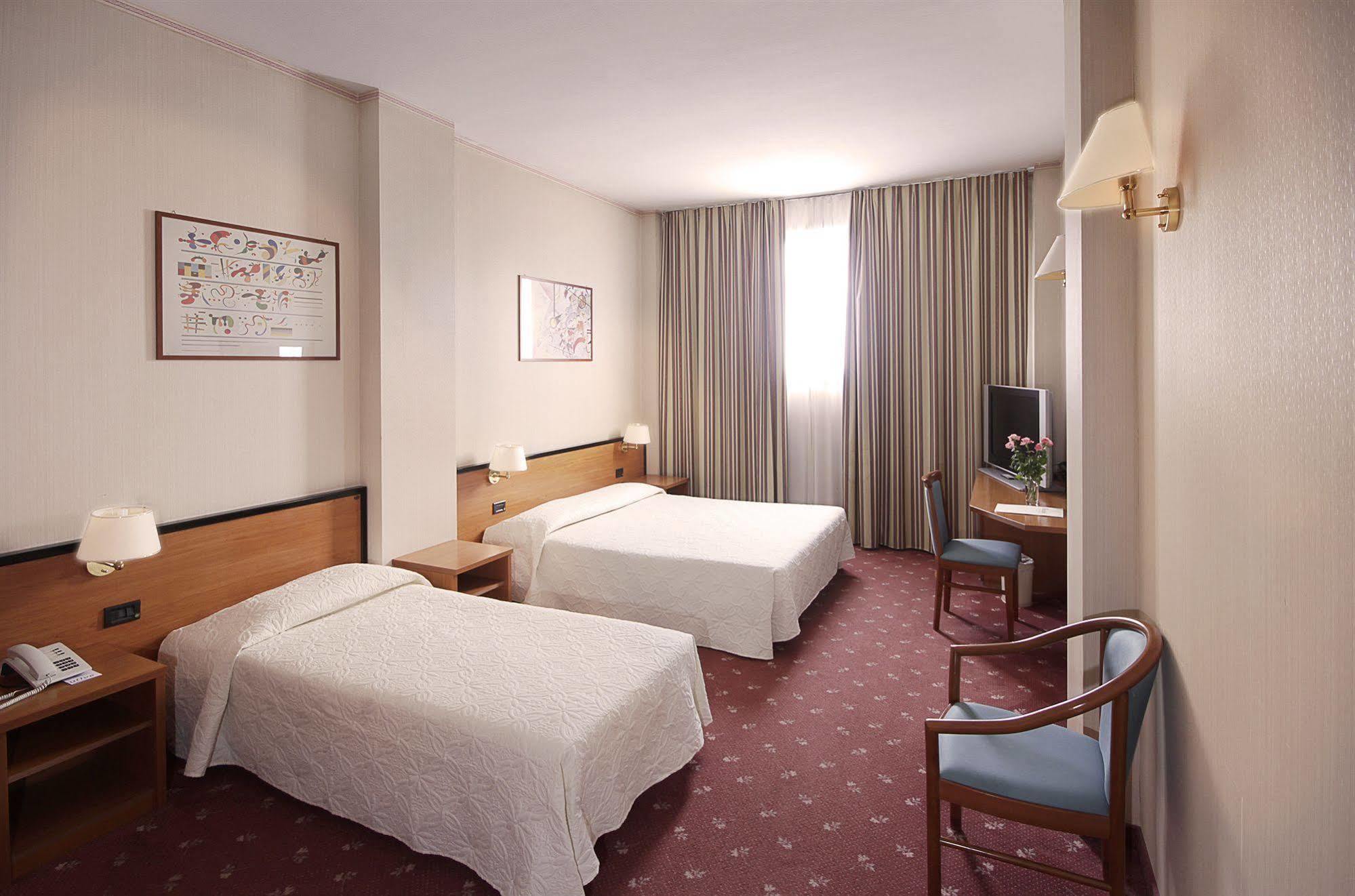 Hotel Executive Meeting & Events ウーディネ エクステリア 写真