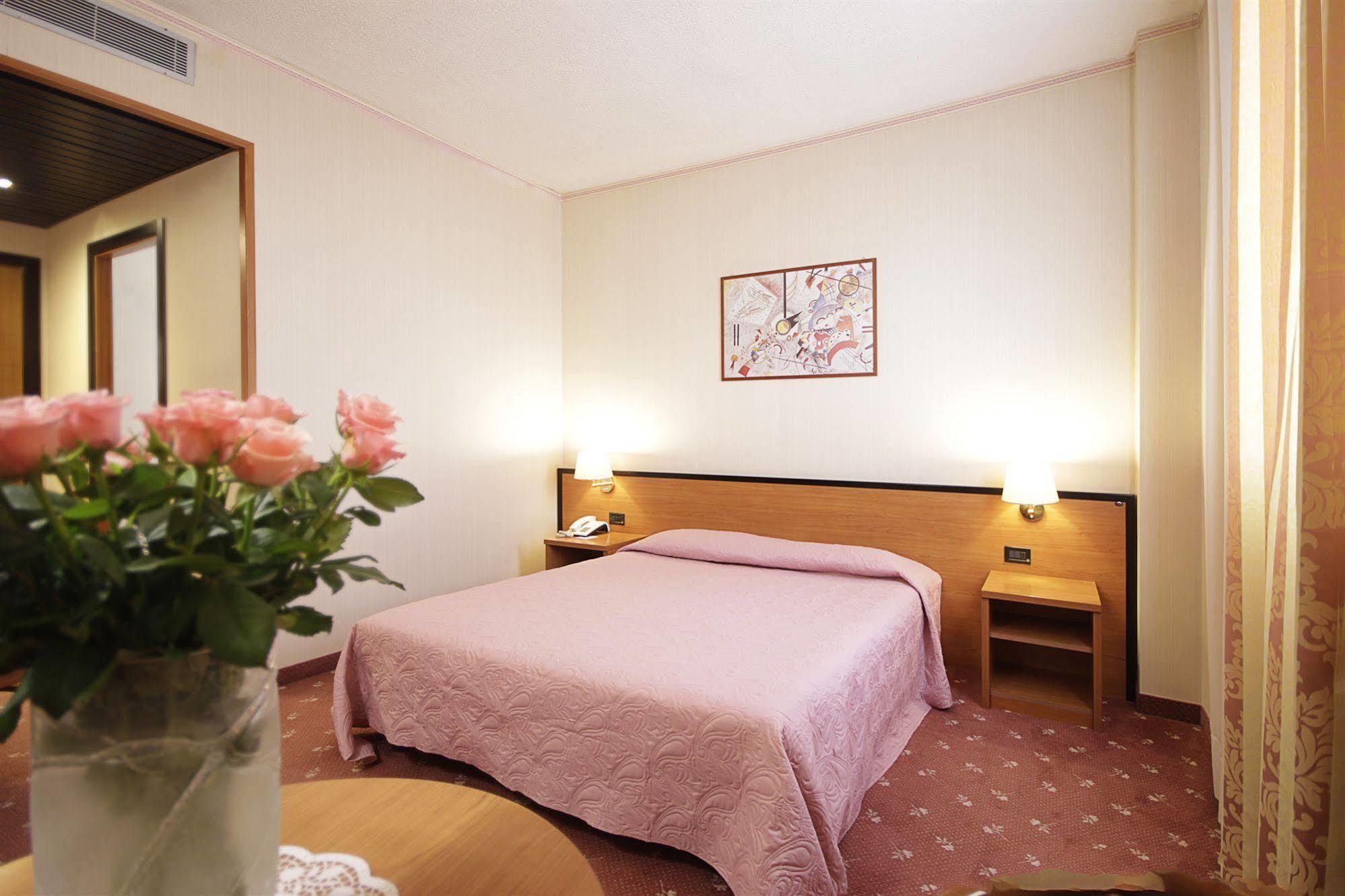 Hotel Executive Meeting & Events ウーディネ エクステリア 写真