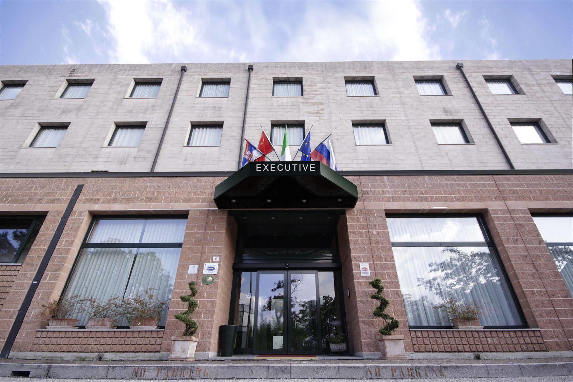 Hotel Executive Meeting & Events ウーディネ エクステリア 写真